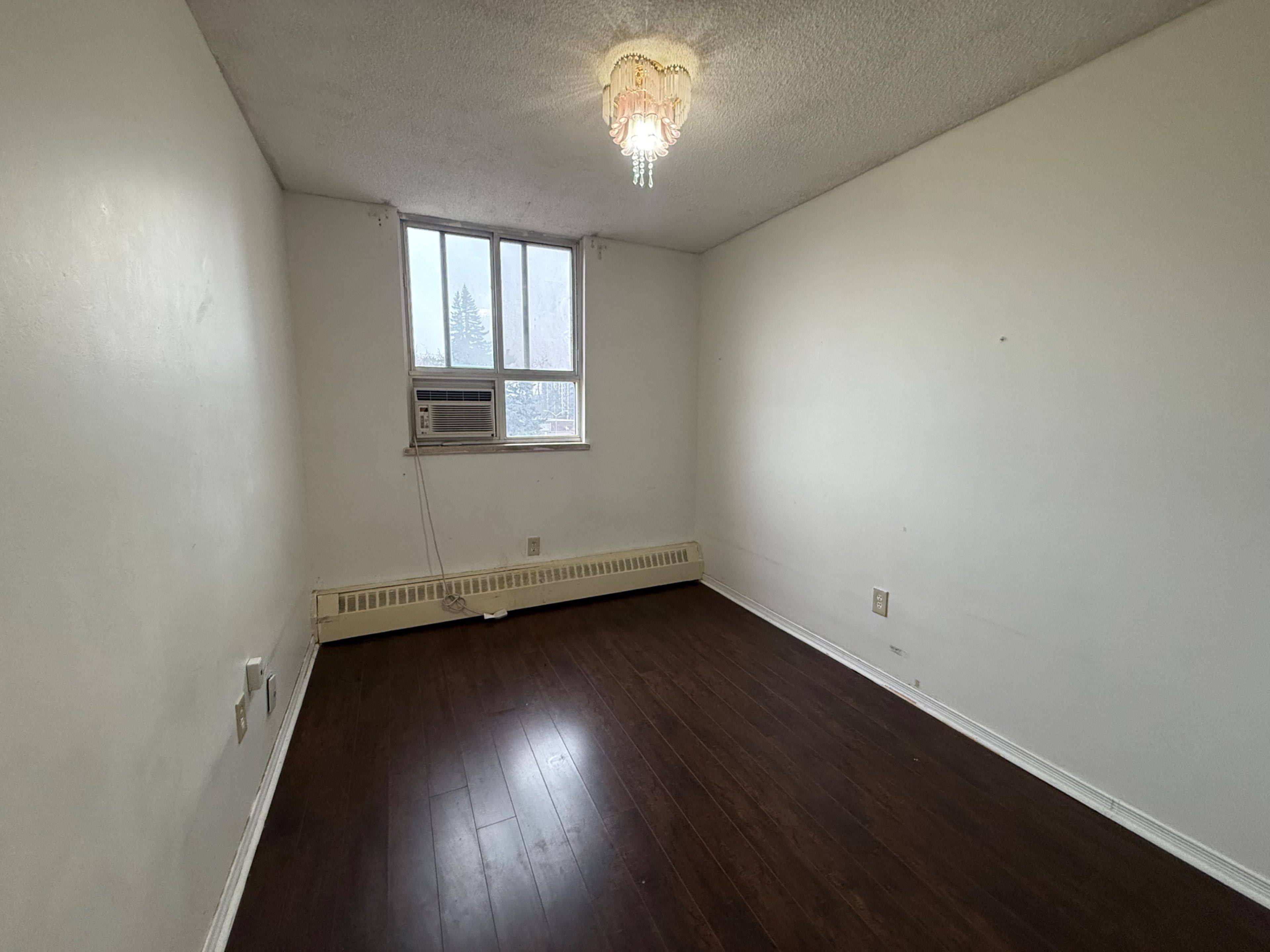 1615 Bloor ST E #305, Mississauga, ON L4X 1S2