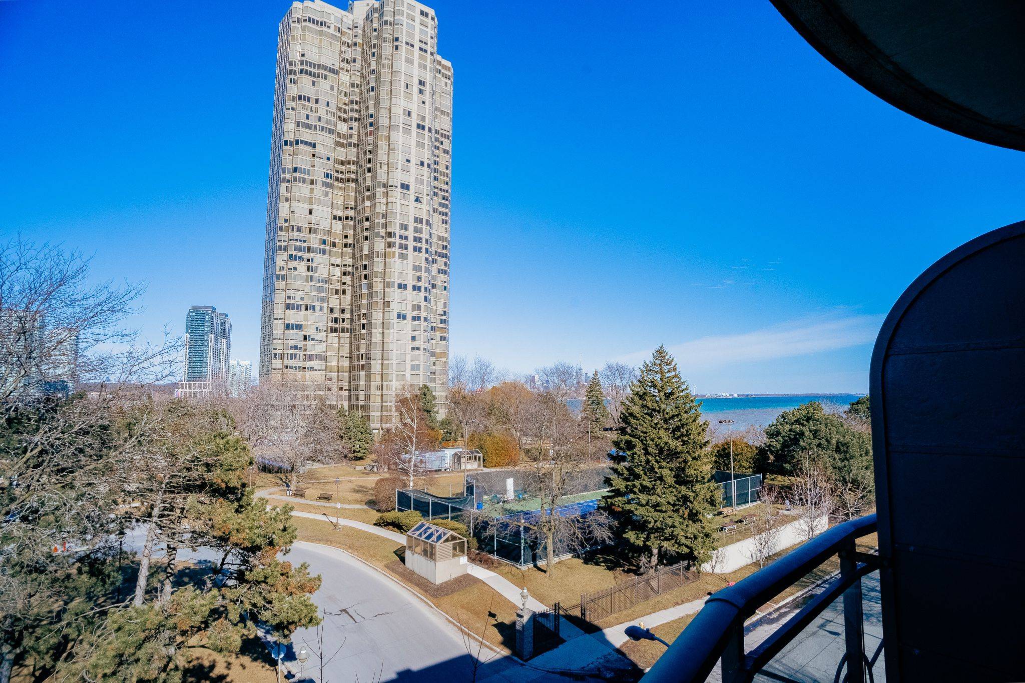 80 Palace Pier CT #PH502, Toronto W06, ON M8V 4C1
