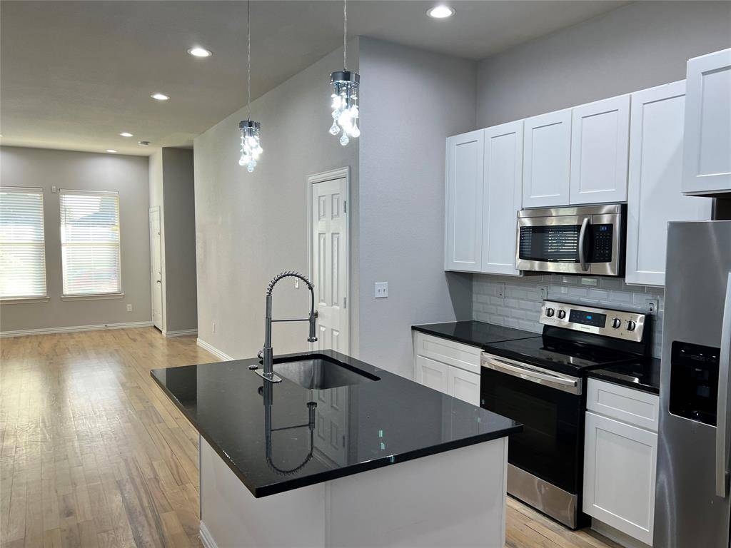 319 W Page Avenue, Dallas, TX 75208