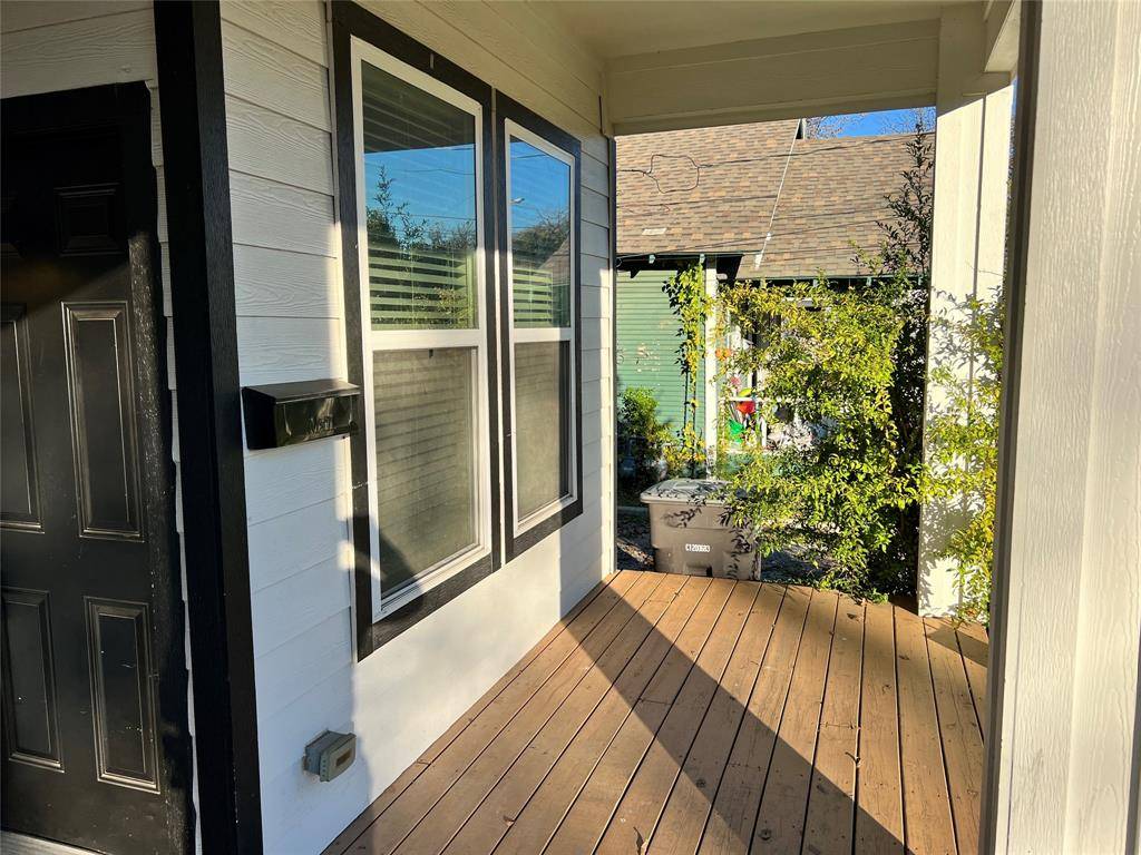 319 W Page Avenue, Dallas, TX 75208