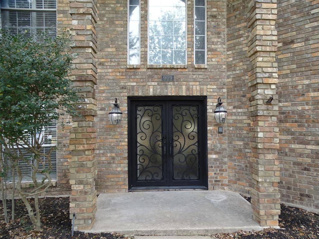 909 Hickory Knob Circle, Cedar Hill, TX 75104