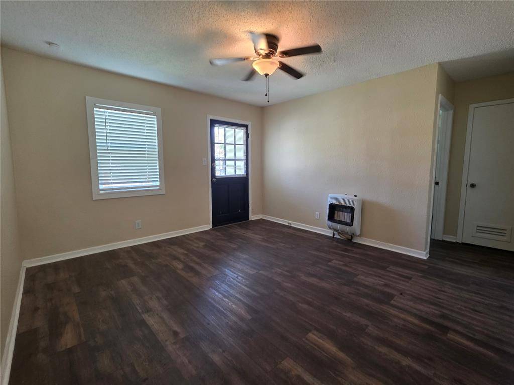1207 N Anglin Street, Cleburne, TX 76031