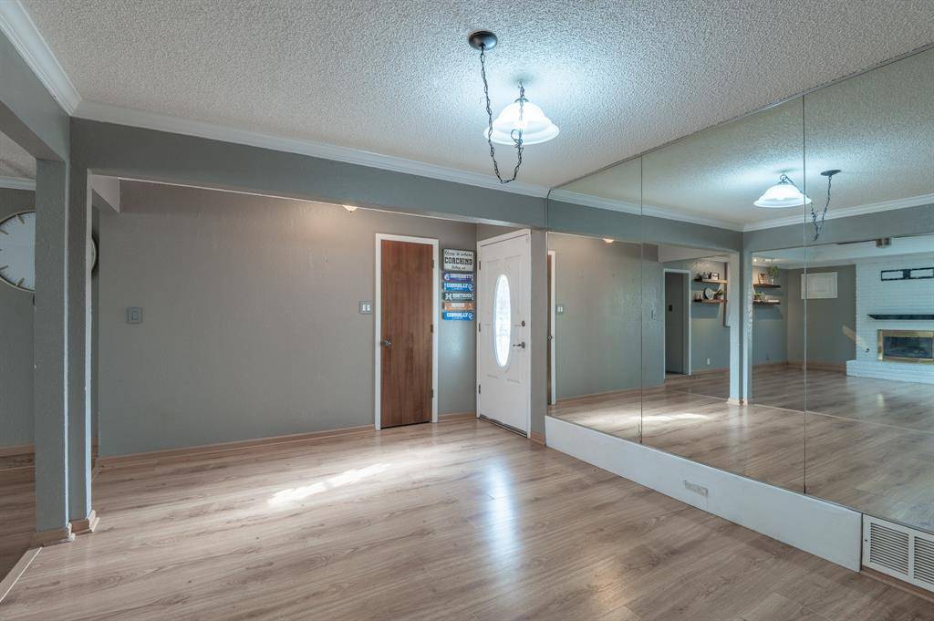 2707 Woodshire Drive, Arlington, TX 76016