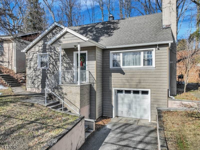 15 High Mountain Rd, Oakland Boro, NJ 07436
