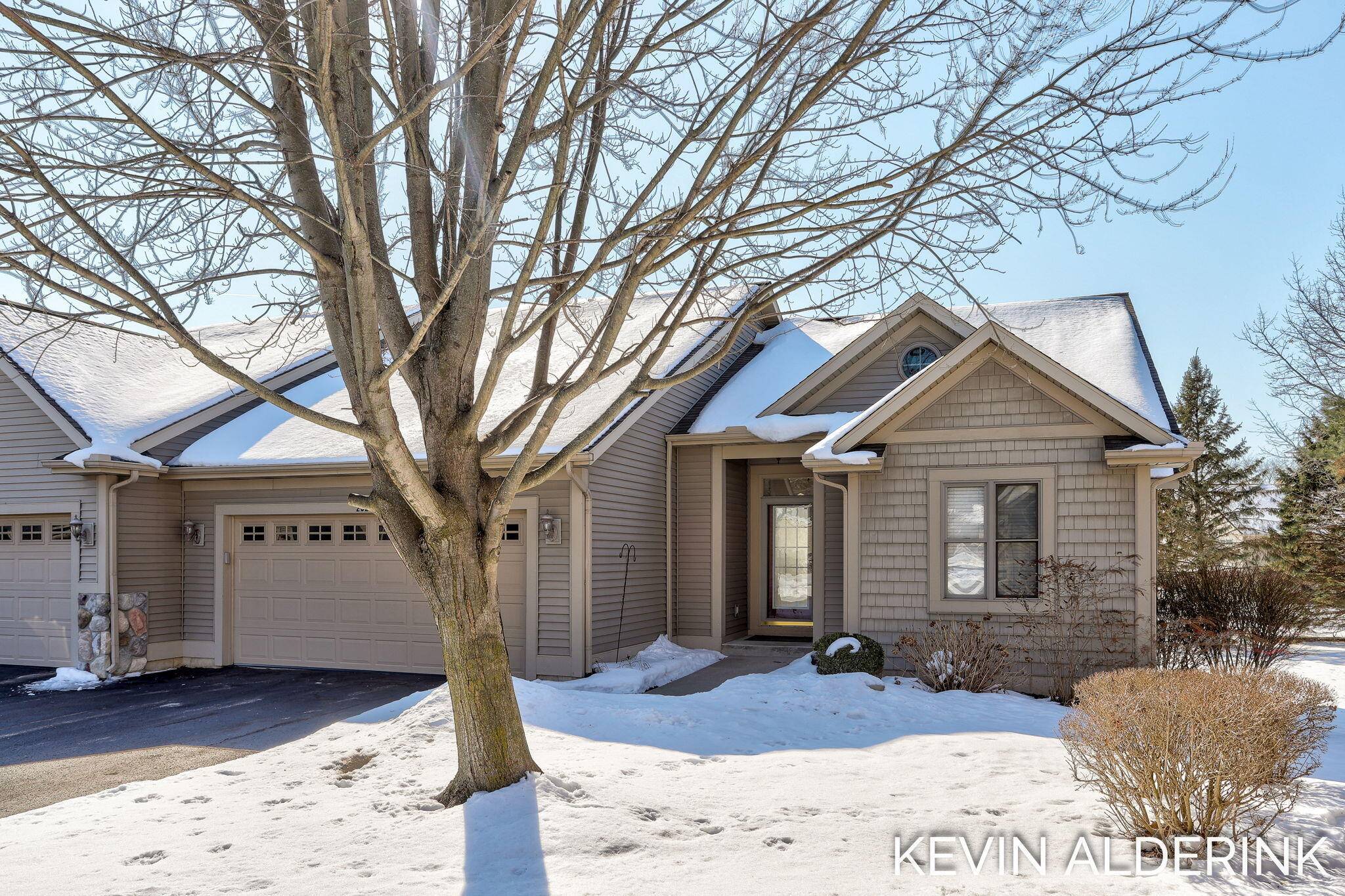 2325 Valarie DR, Holland Twp, MI 49464