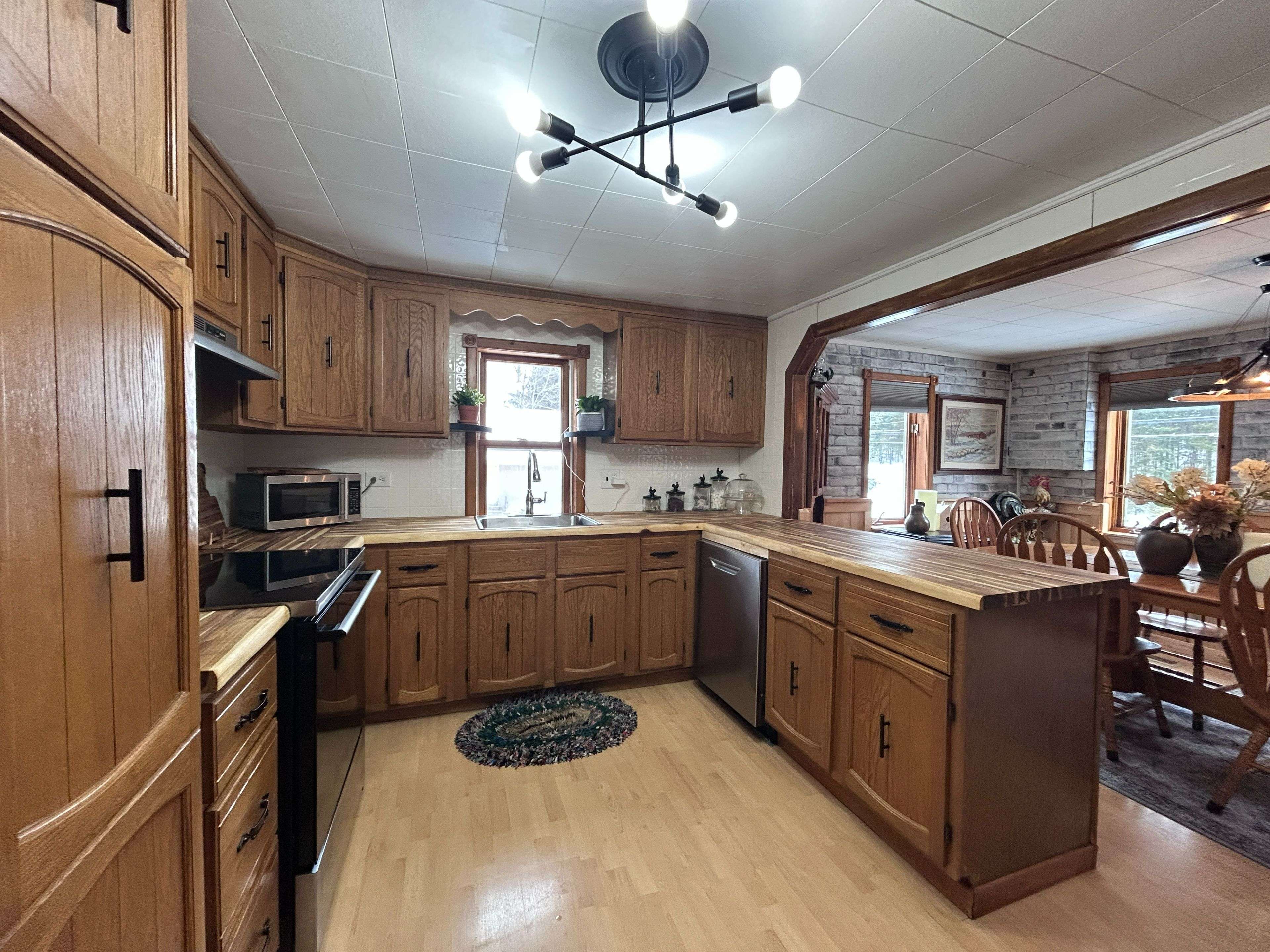 192 Monck ST, Bancroft, ON K0L 1C0