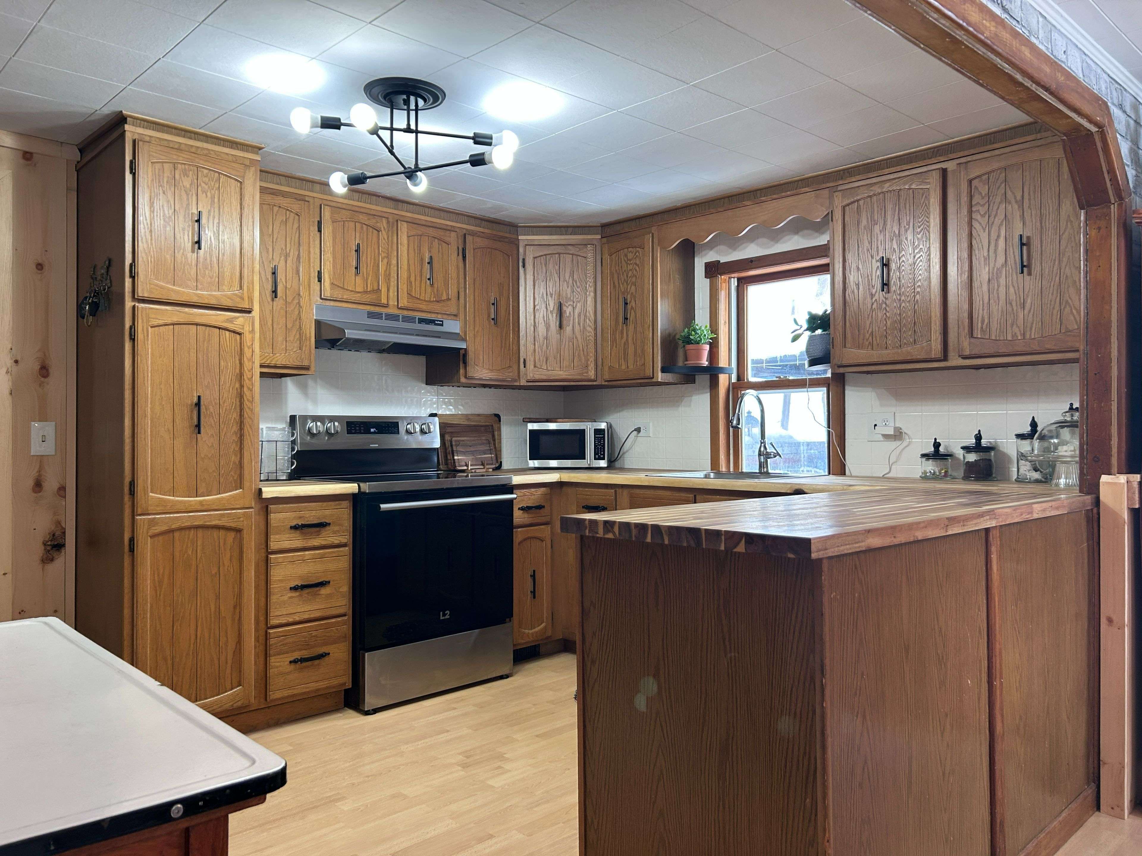 192 Monck ST, Bancroft, ON K0L 1C0