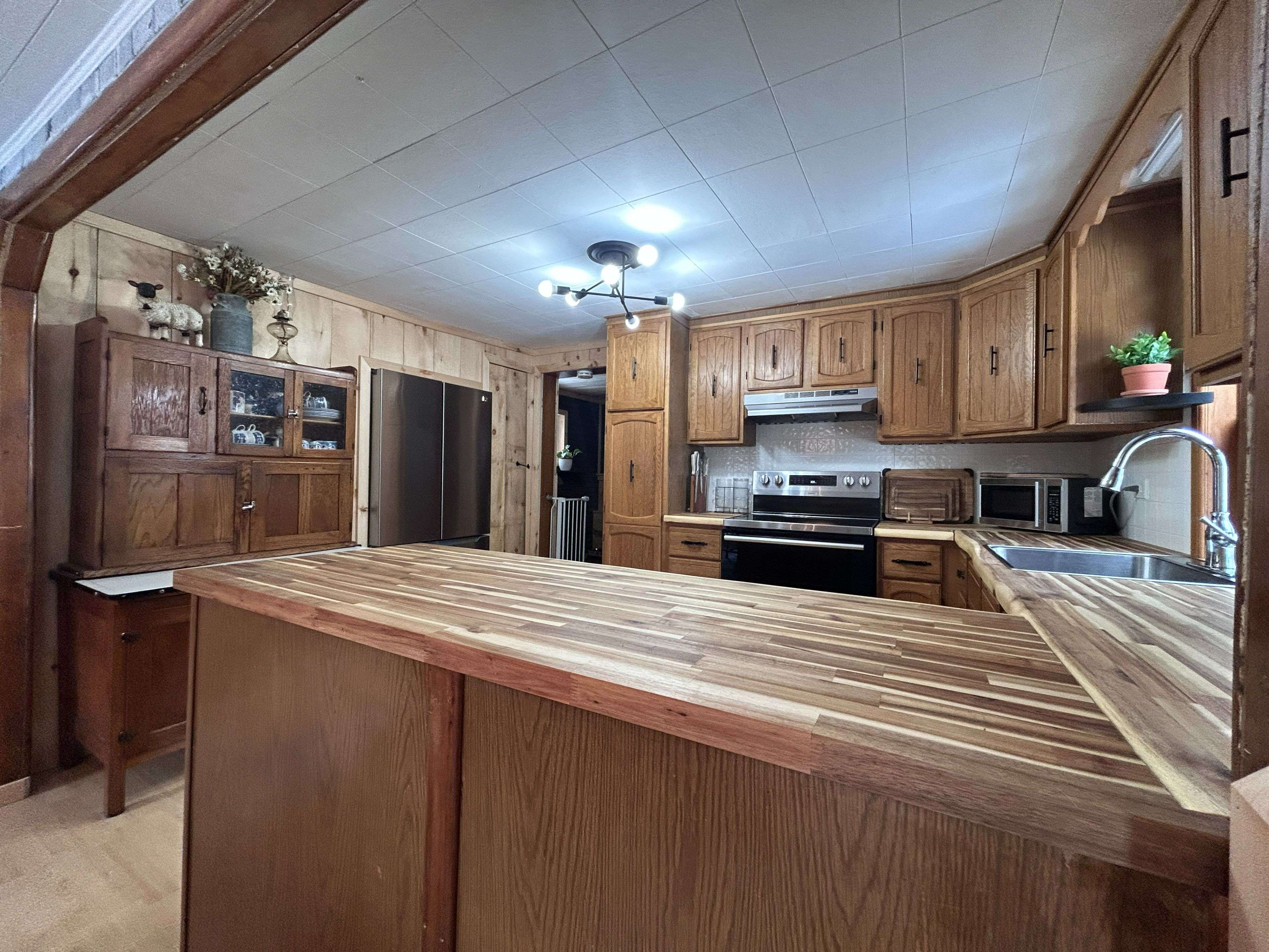 192 Monck ST, Bancroft, ON K0L 1C0