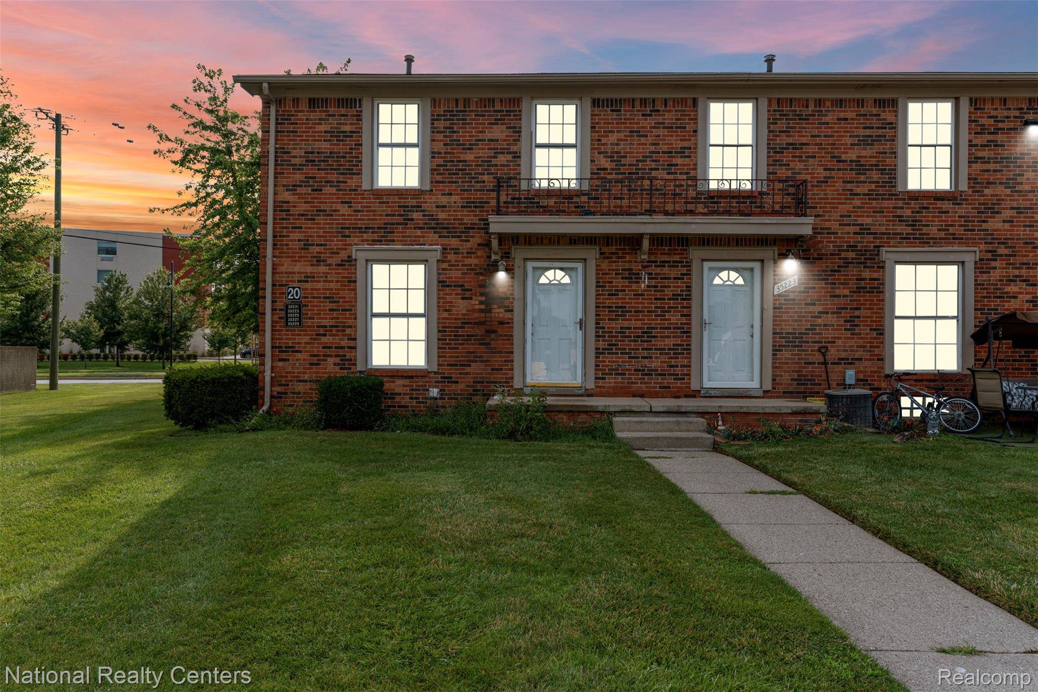 35221 Tall Oaks DR, Sterling Heights, MI 48312