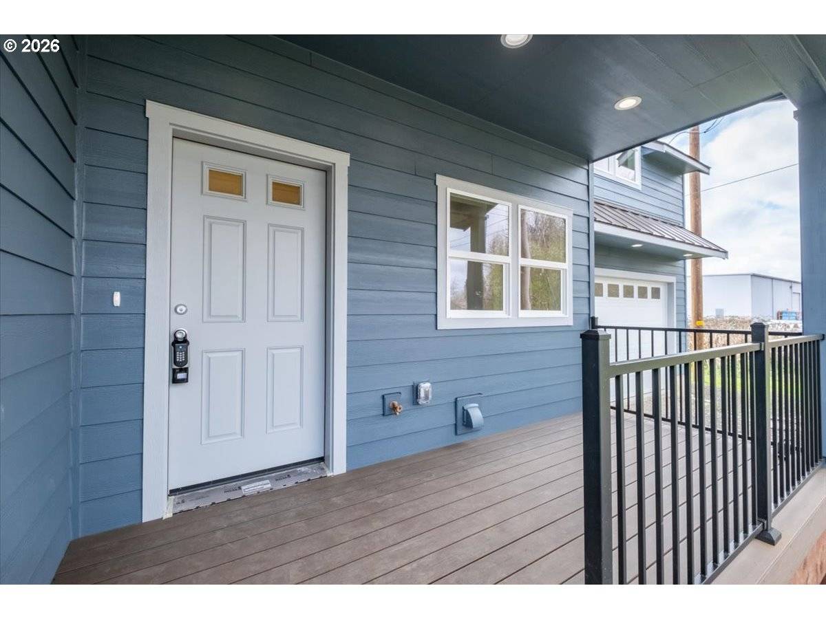 371 E 2ND AVE, Junction City, OR 97448