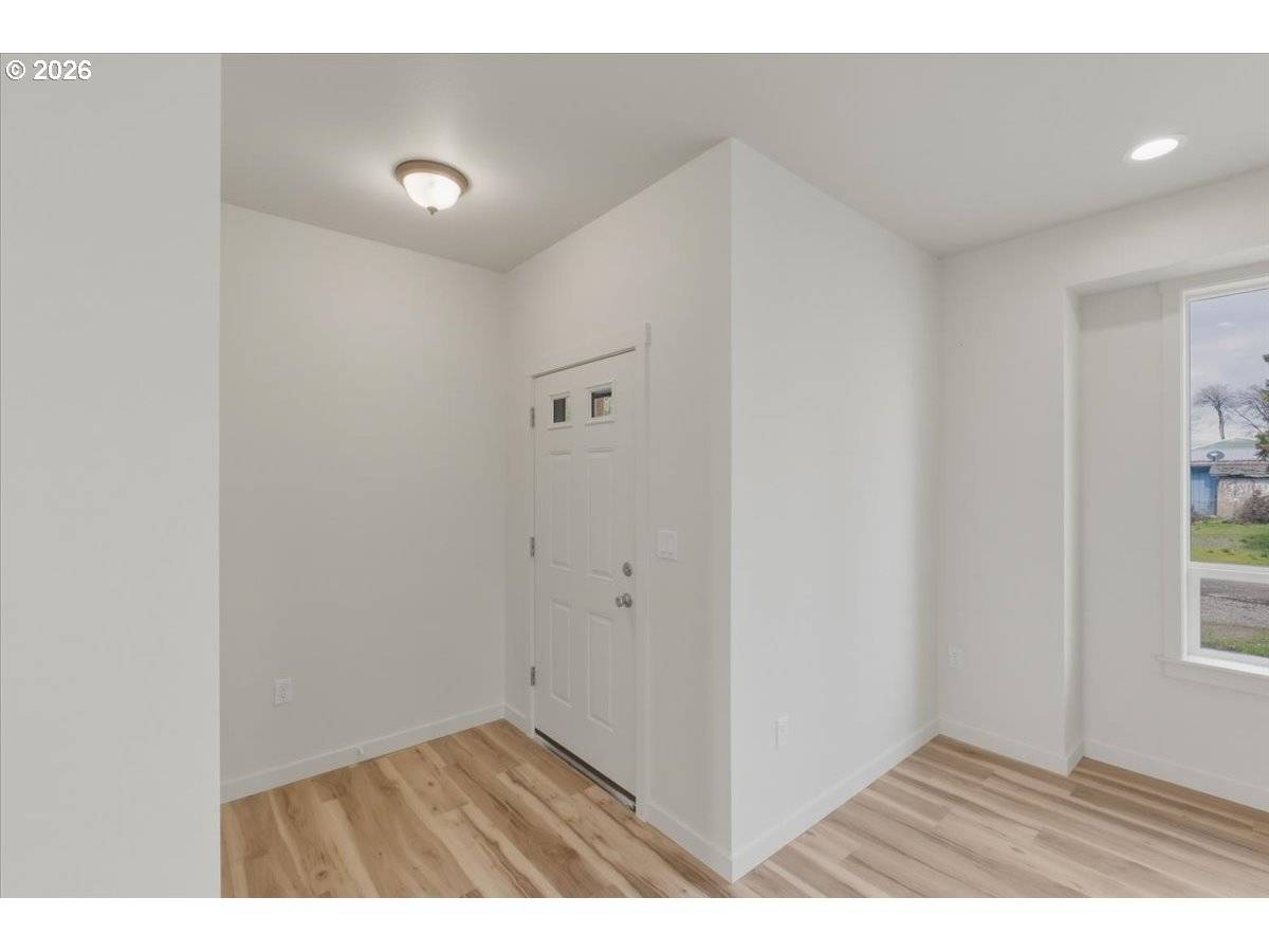 371 E 2ND AVE, Junction City, OR 97448