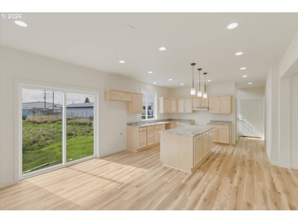 371 E 2ND AVE, Junction City, OR 97448