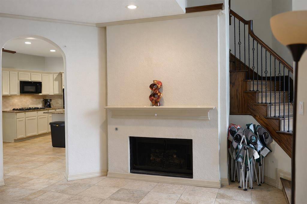 1005 Twin Creek Drive, Desoto, TX 75115