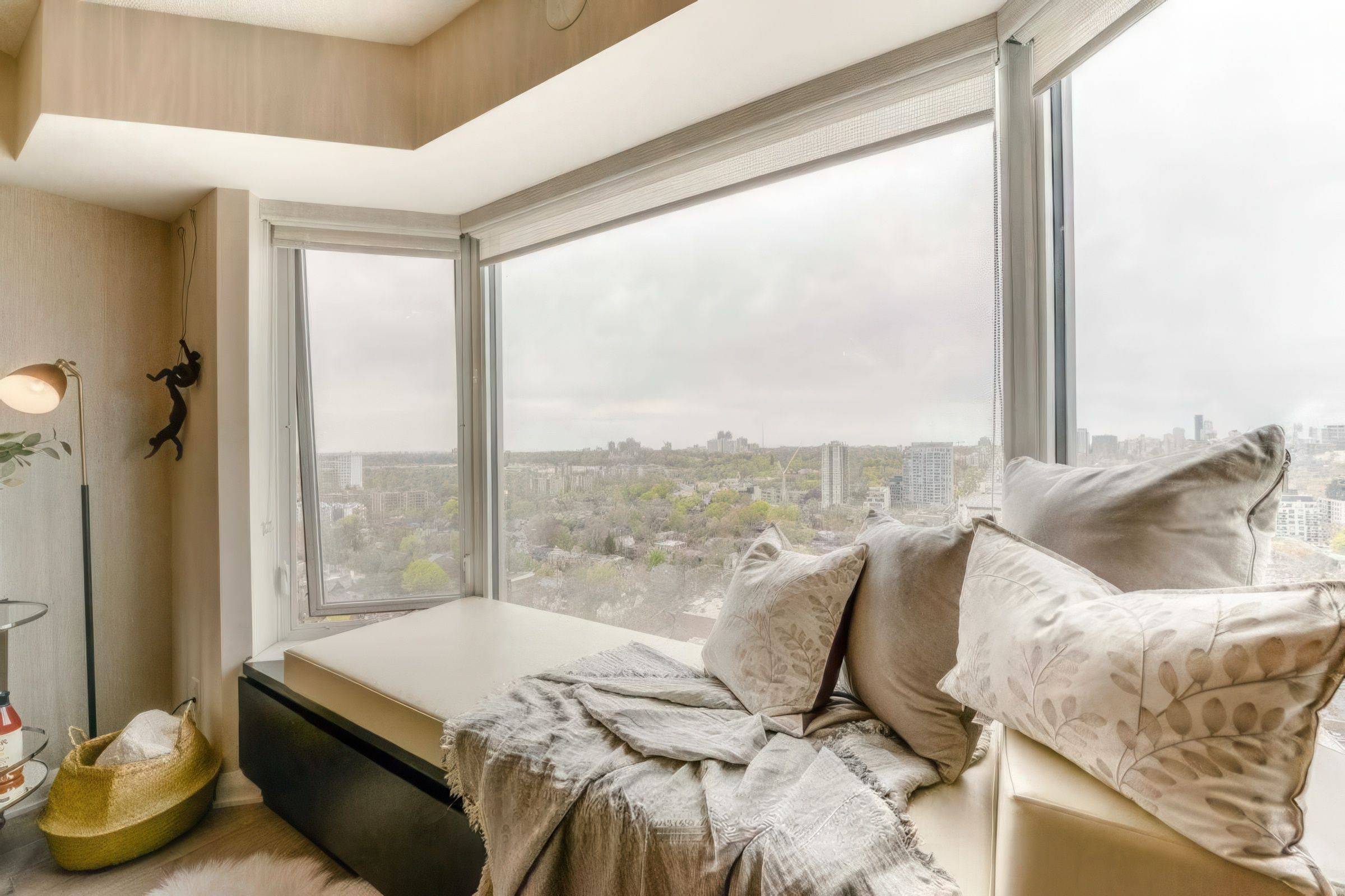 155 Yorkville AVE #2420, Toronto C02, ON M5R 0B4