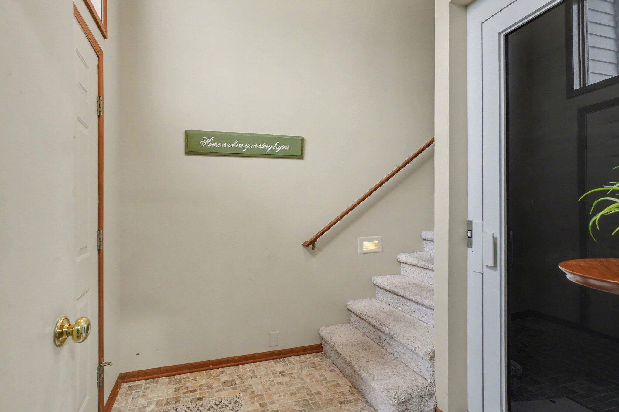 1653 E Harbour Towne CIR, Muskegon City, MI 49441