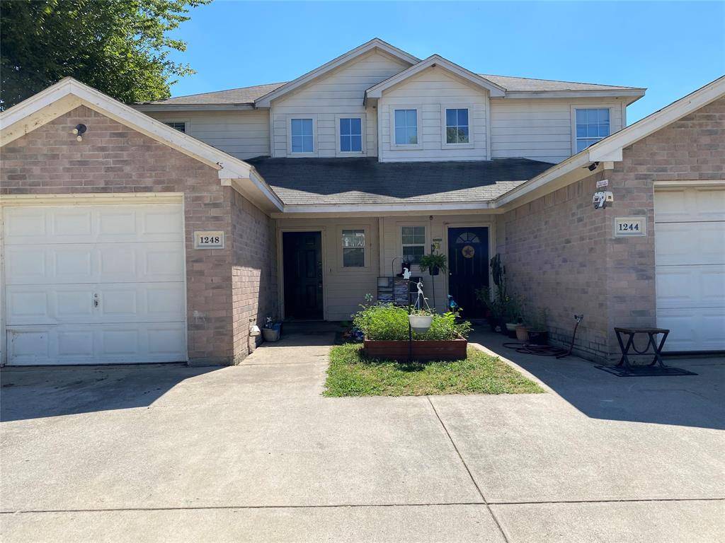 1248 Village Garden Drive, Azle, TX 76020