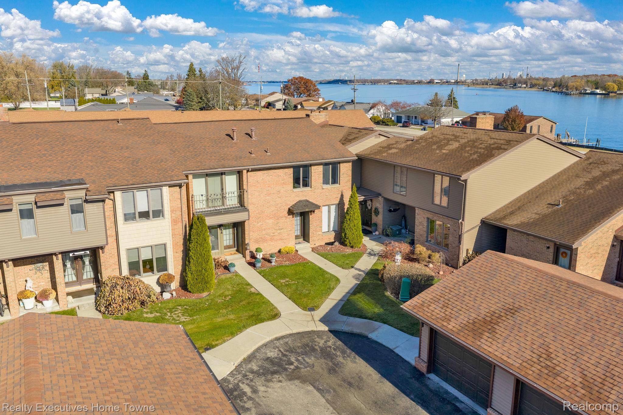 2500 River Apt 55 RD #55, Marysville, MI 48040