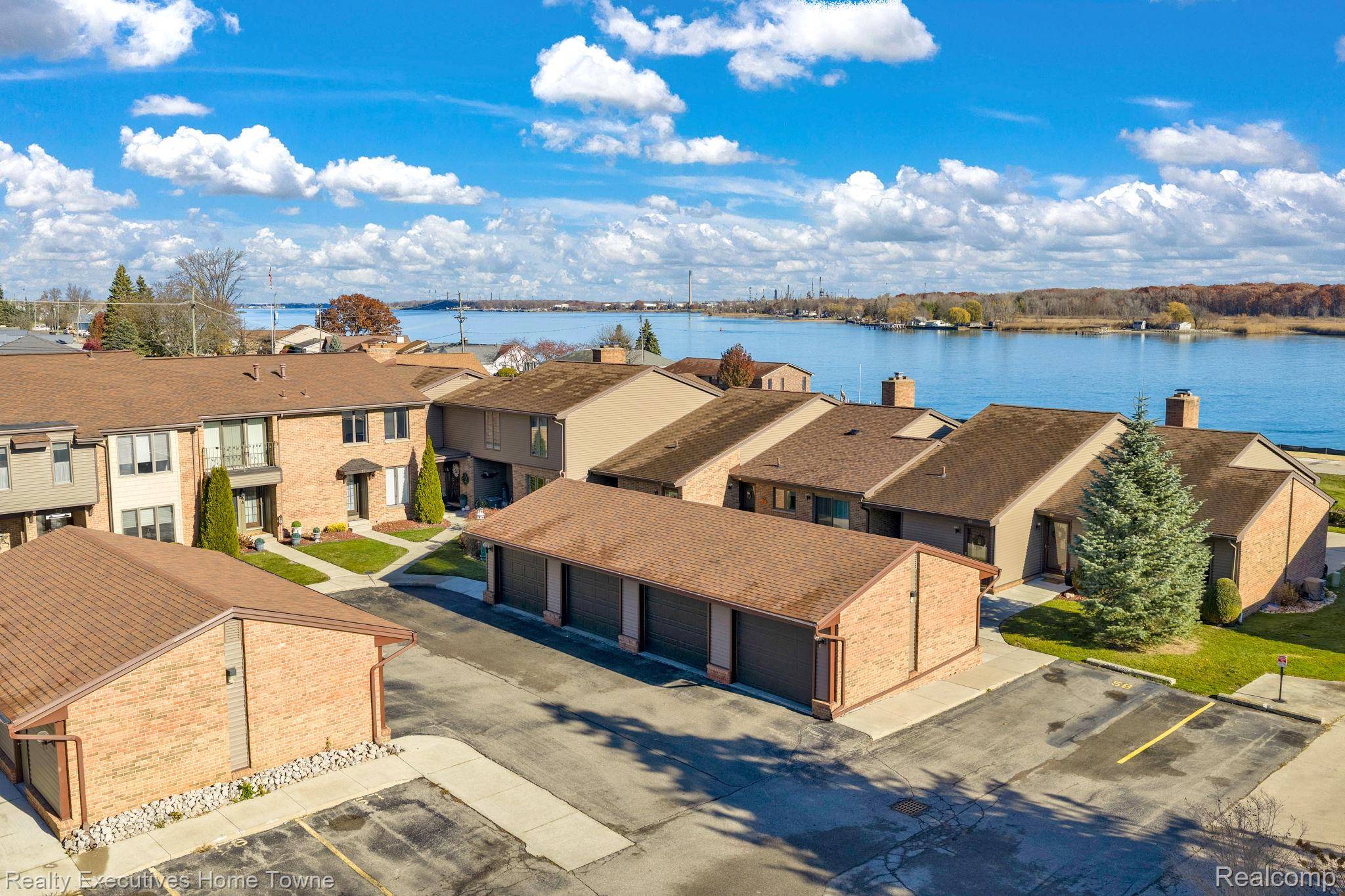 2500 River Apt 55 RD #55, Marysville, MI 48040