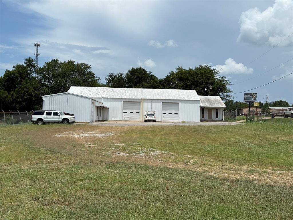 825 N State Highway 121, Bonham, TX 75418