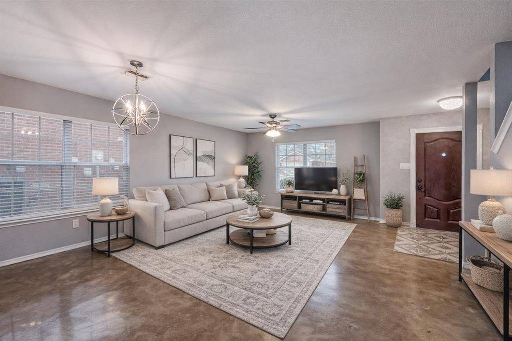 7705 Tin Cup Drive, Arlington, TX 76001