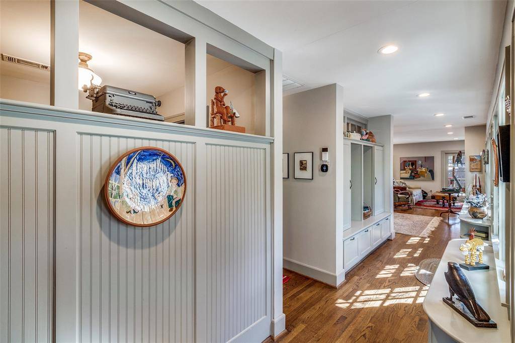 1230 N Winnetka Avenue, Dallas, TX 75208