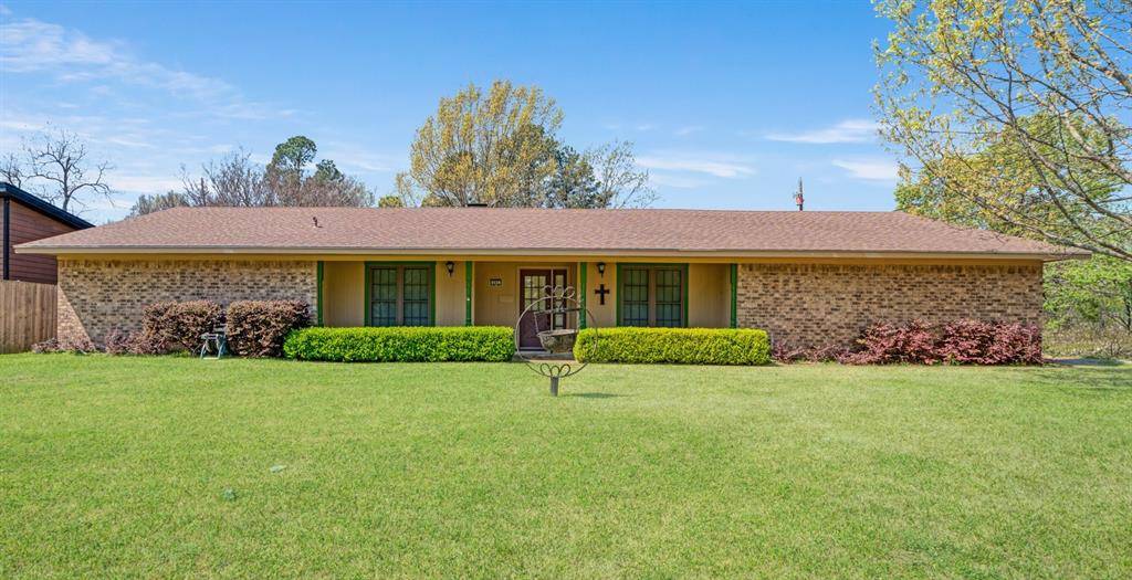 695 20th Street NE, Paris, TX 75460