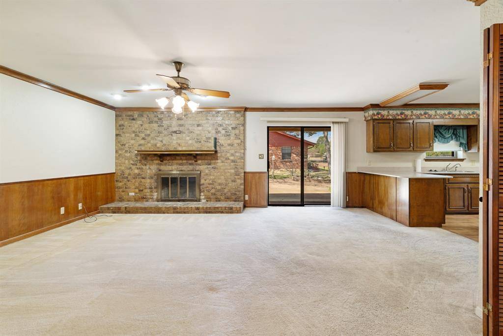 695 20th Street NE, Paris, TX 75460