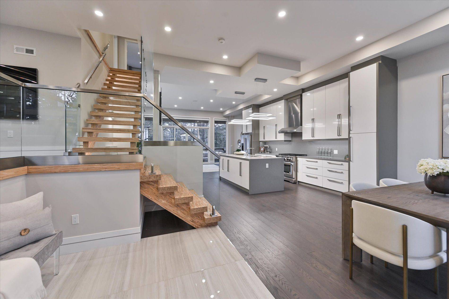 18 Ferris RD, Toronto E03, ON M4B 1G1