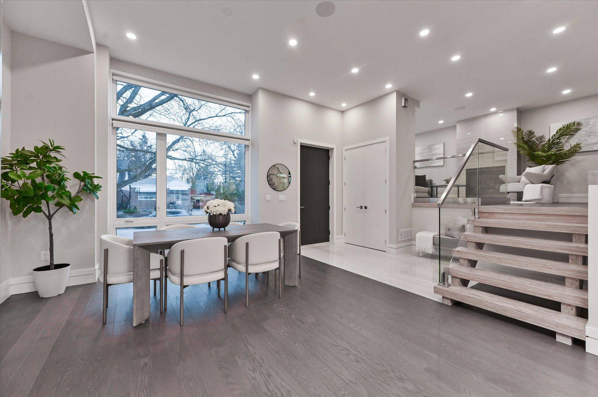 18 Ferris RD, Toronto E03, ON M4B 1G1