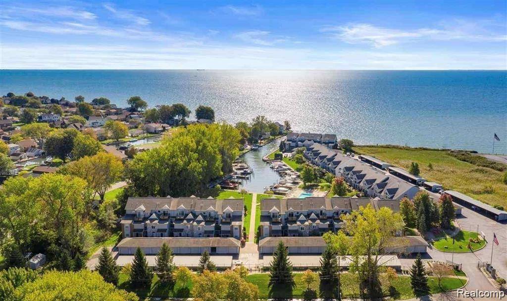 37810 Jefferson AVE, Harrison Charter Township, MI 48045