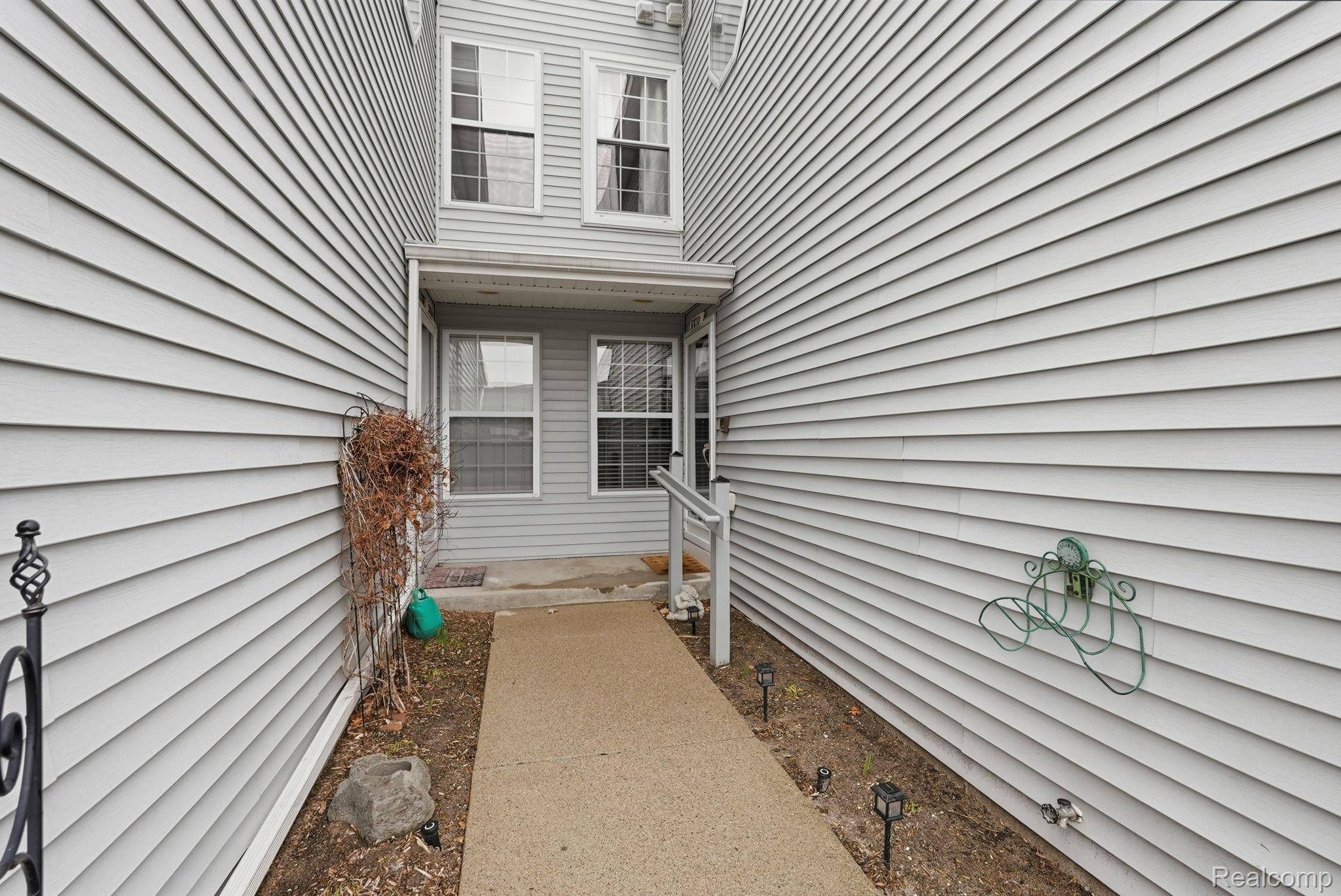 37810 Jefferson AVE, Harrison Charter Township, MI 48045