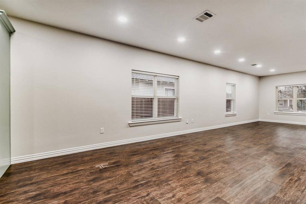 713 S Willomet Avenue, Dallas, TX 75208