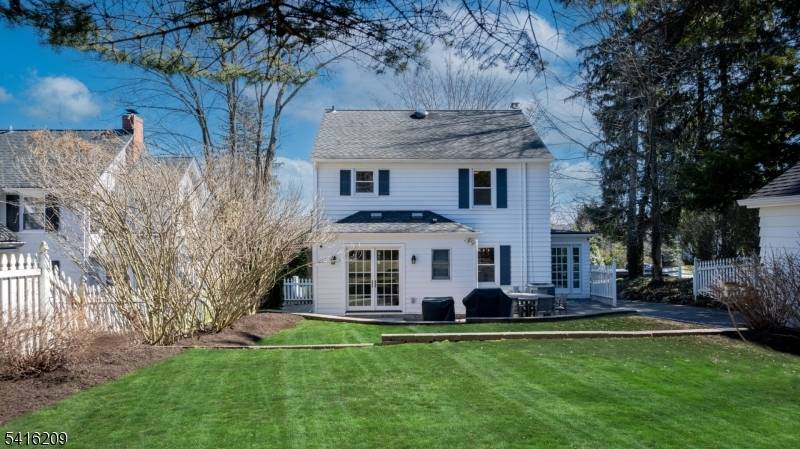 6 Edgehill Ave, Chatham Boro, NJ 07928