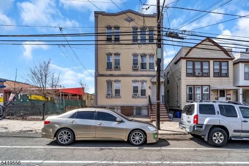 305 Cator Ave #1B, Jersey City, NJ 07305