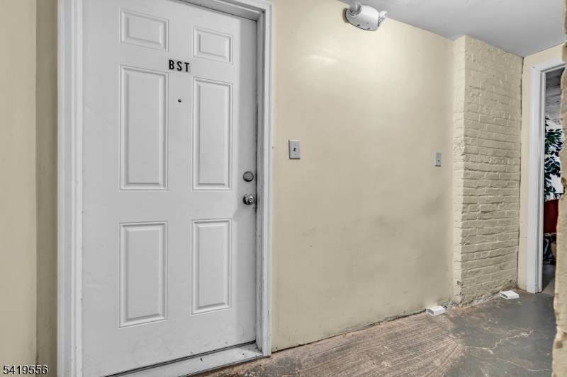 305 Cator Ave #1B, Jersey City, NJ 07305