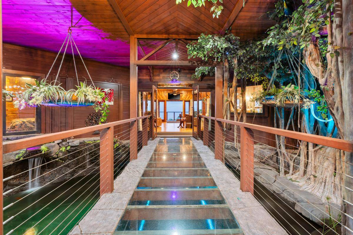 120 WOA RD, Hilo, HI 96720