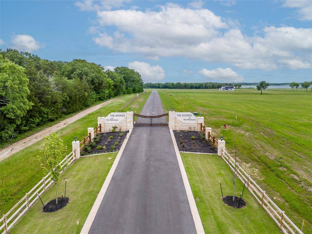 310 Lakewood Lane, Honey Grove, TX 75446