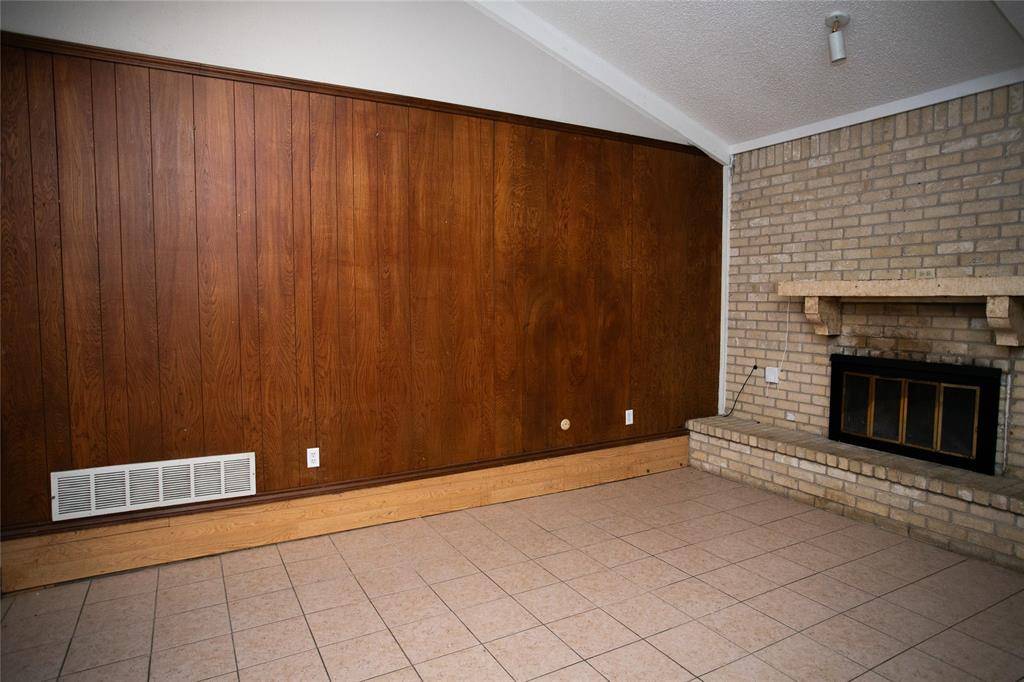 1716 Briar Meadow Drive, Arlington, TX 76014