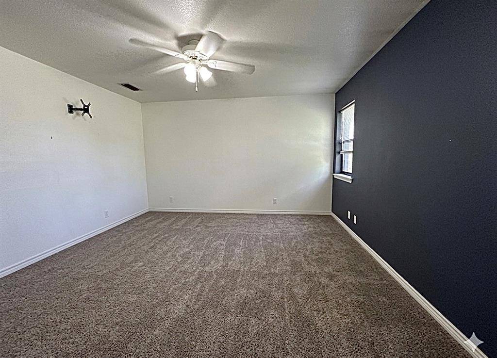 913 E Cedar Avenue, Comanche, TX 76442