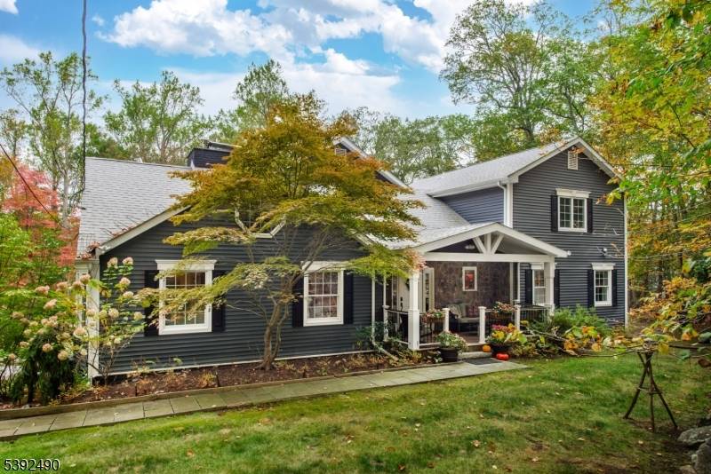 2 Briarcliff Ter, Kinnelon Boro, NJ 07405