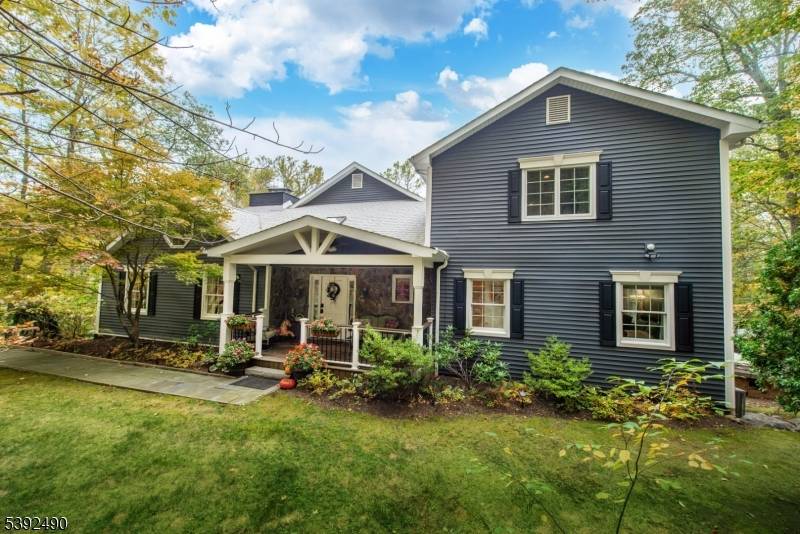 2 Briarcliff Ter, Kinnelon Boro, NJ 07405