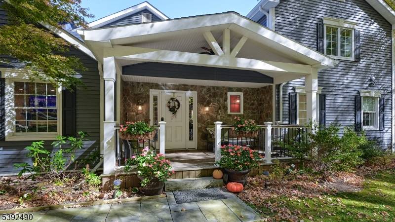 2 Briarcliff Ter, Kinnelon Boro, NJ 07405