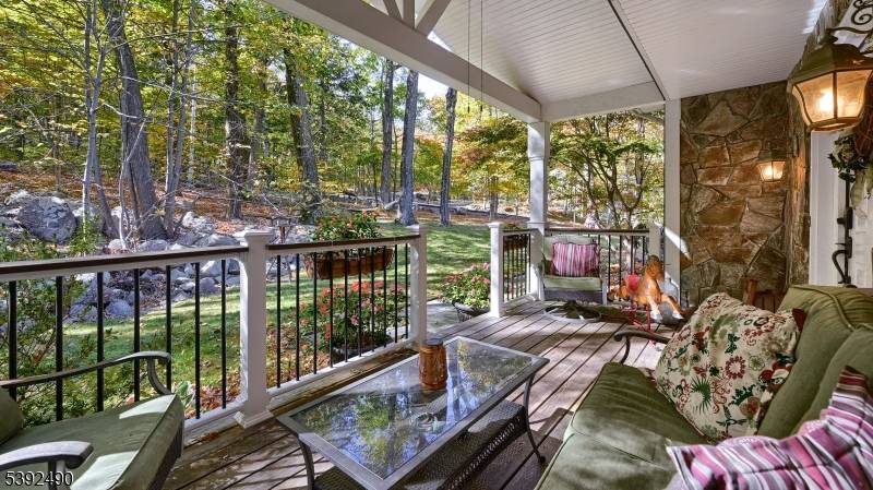 2 Briarcliff Ter, Kinnelon Boro, NJ 07405