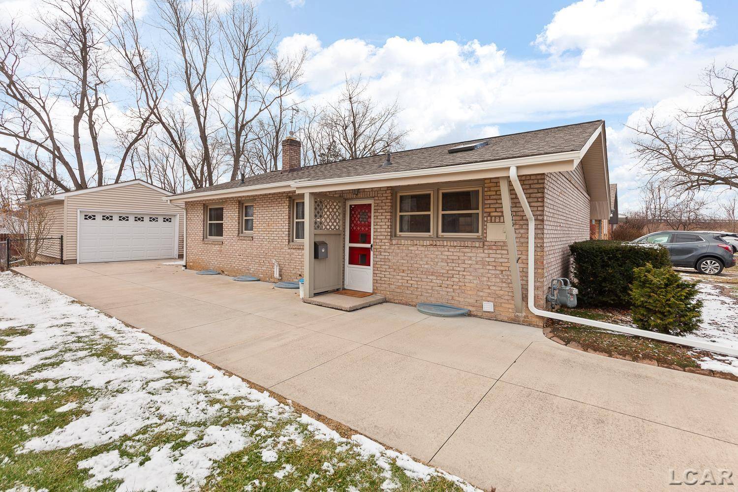 1335 Spencer PL, Adrian, MI 49221