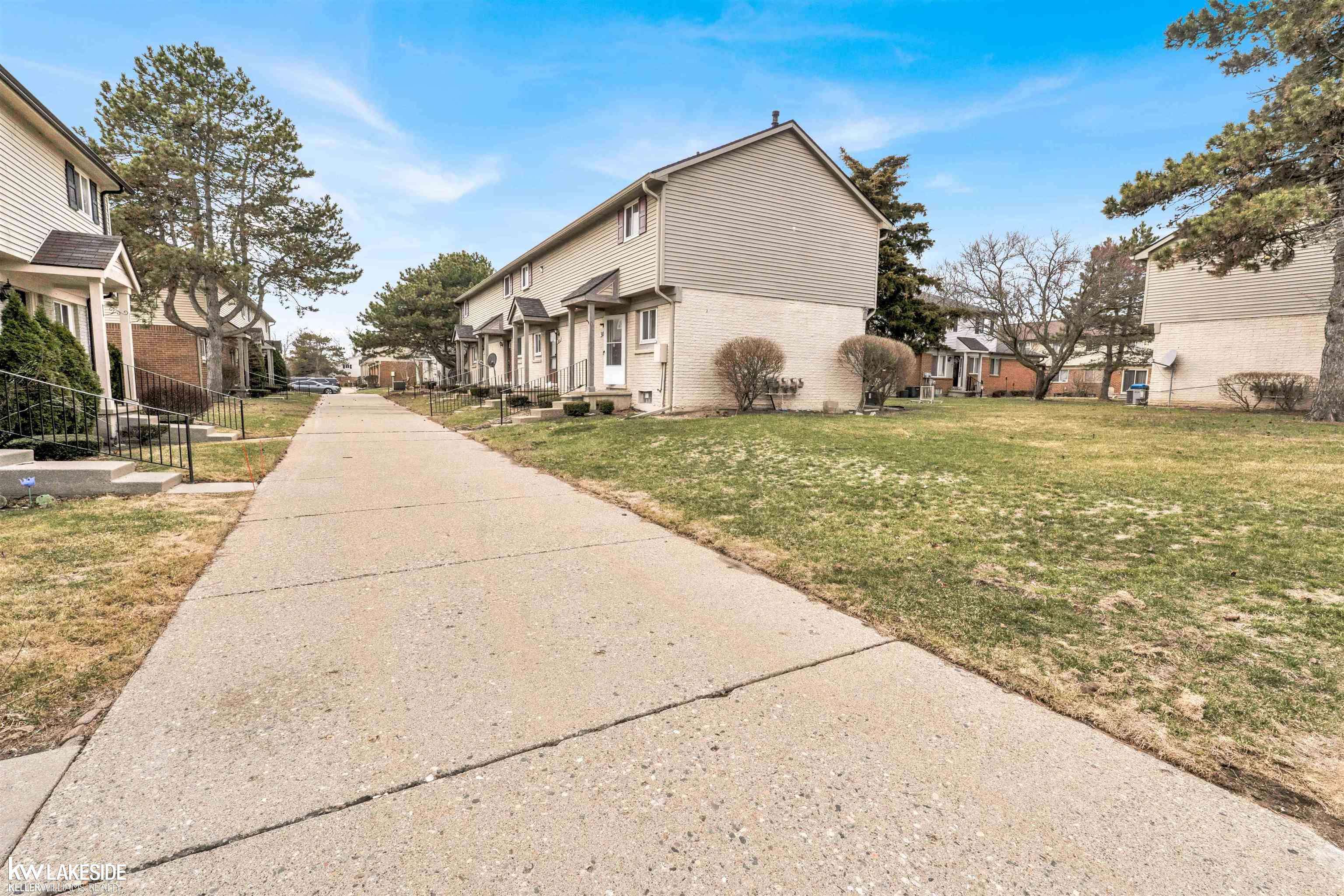 2216 Orchard Crest ST, Shelby Twp, MI 48317