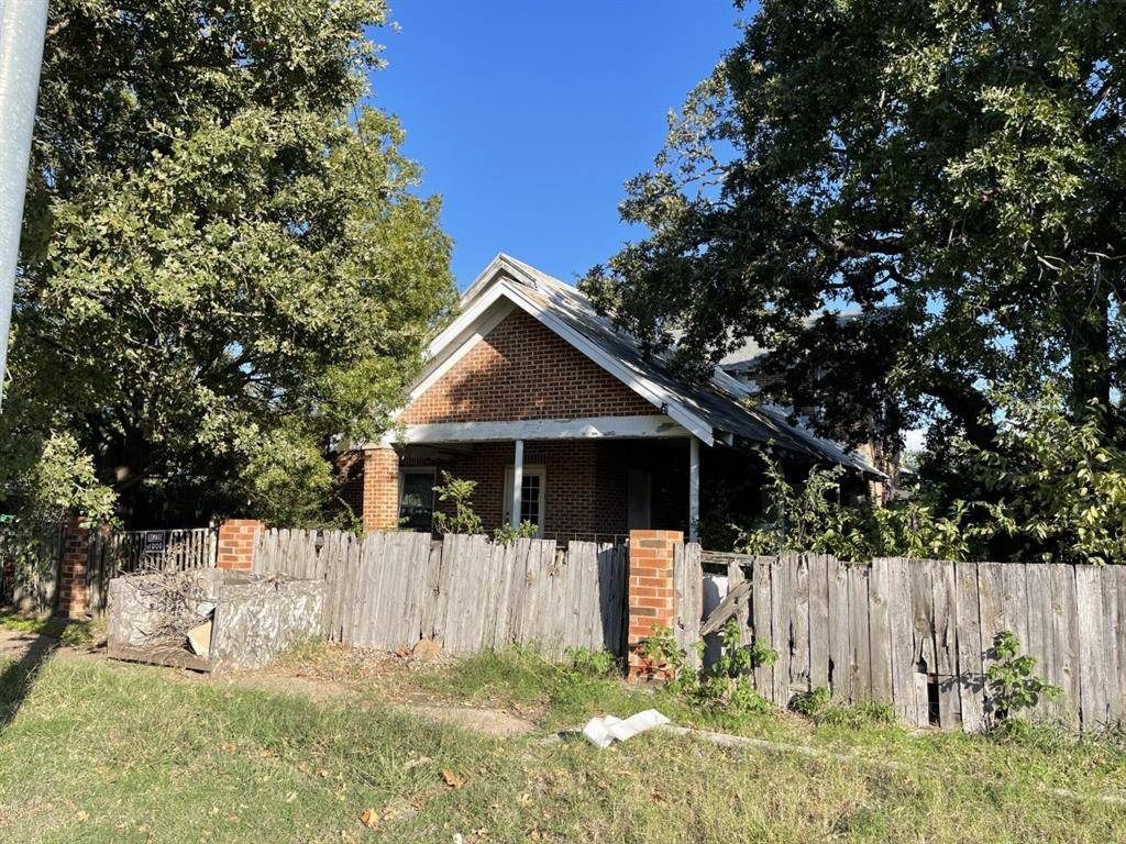 309 Cooper Street, Bowie, TX 76230