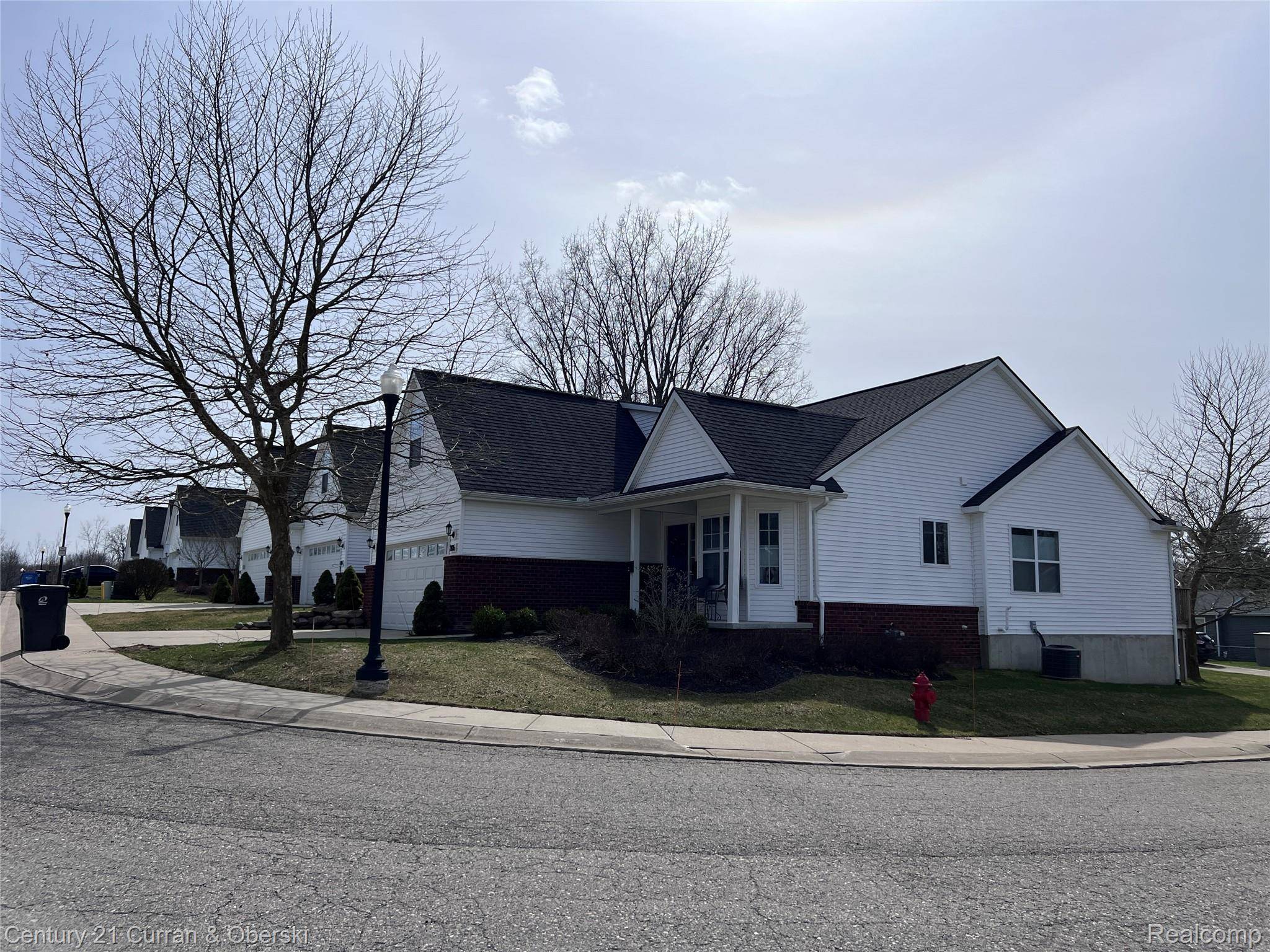 828 Nelsons Ridge DR #20, Howell, MI 48843