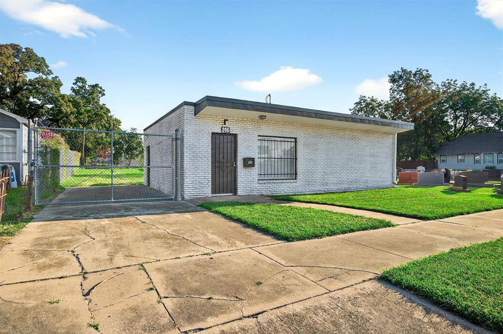 205 W Gandy Street, Denison, TX 75020