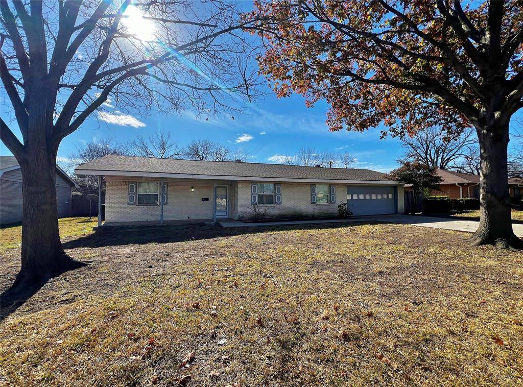 725 Danish Drive, Grand Prairie, TX 75050