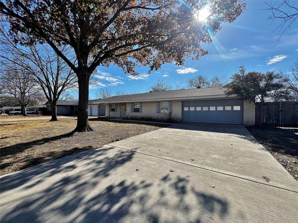 725 Danish Drive, Grand Prairie, TX 75050